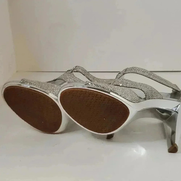 Michael Kors Berkley T-Strap Silver Glitter Sandals 8 - Picture 14 of 15